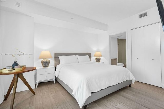 45 SW 9th St 2901, Miami, FL 33130