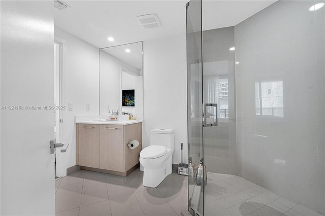 45 SW 9th St 2901, Miami, FL 33130