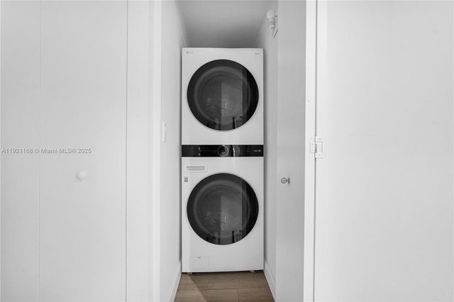 45 SW 9th St 2901, Miami, FL 33130