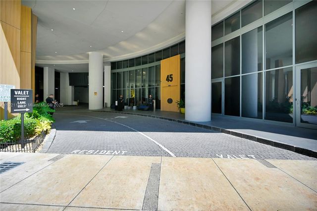 45 SW 9th St 2901, Miami, FL 33130