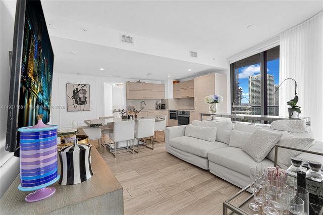 45 SW 9th St 2901, Miami, FL 33130