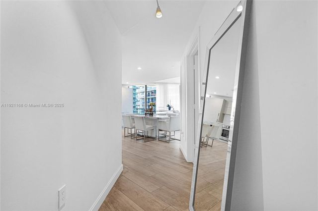 45 SW 9th St 2901, Miami, FL 33130