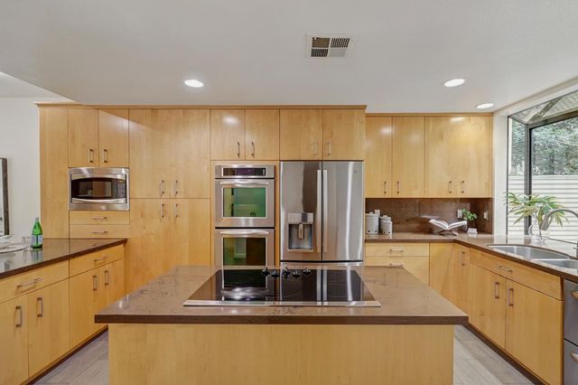 476 Wyndgate Rd, Sacramento, CA 95864