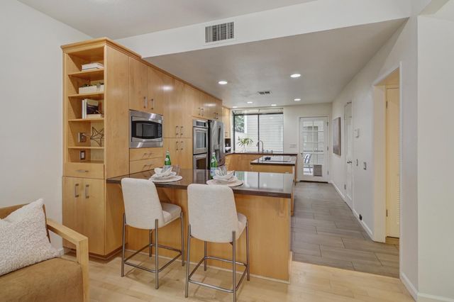 476 Wyndgate Rd, Sacramento, CA 95864