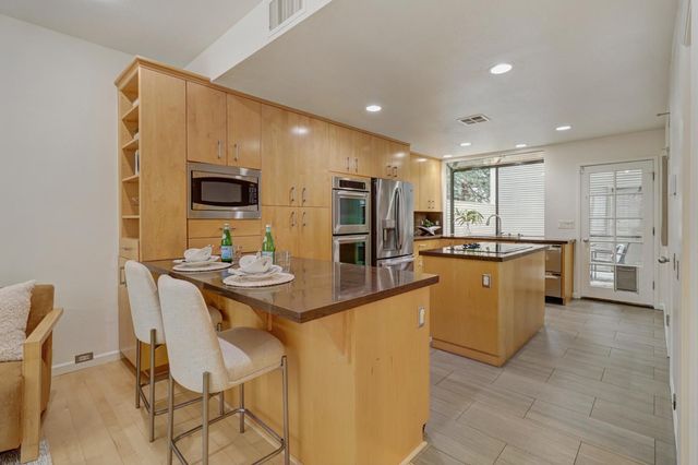 476 Wyndgate Rd, Sacramento, CA 95864