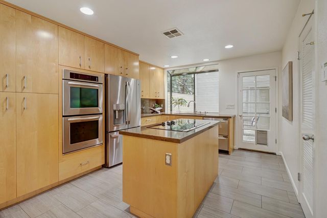 476 Wyndgate Rd, Sacramento, CA 95864