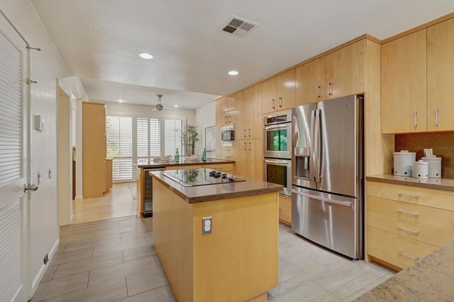 476 Wyndgate Rd, Sacramento, CA 95864