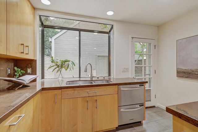 476 Wyndgate Rd, Sacramento, CA 95864