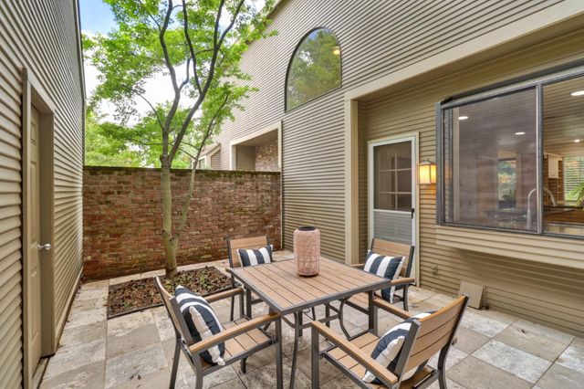 476 Wyndgate Rd, Sacramento, CA 95864