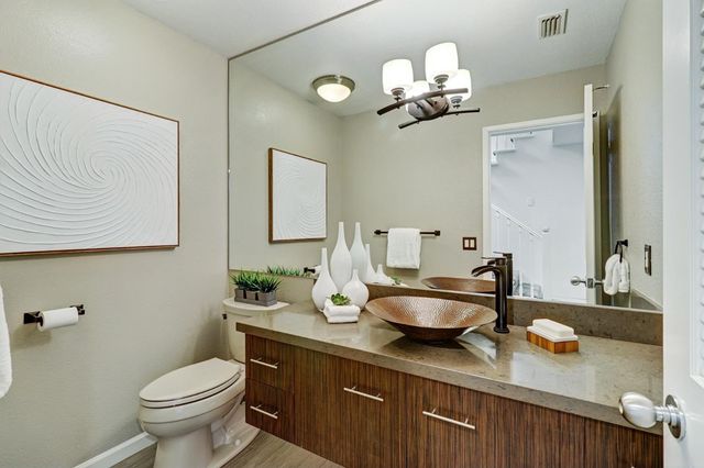 476 Wyndgate Rd, Sacramento, CA 95864