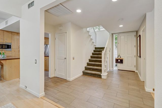 476 Wyndgate Rd, Sacramento, CA 95864