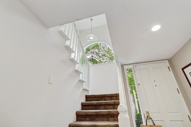 476 Wyndgate Rd, Sacramento, CA 95864