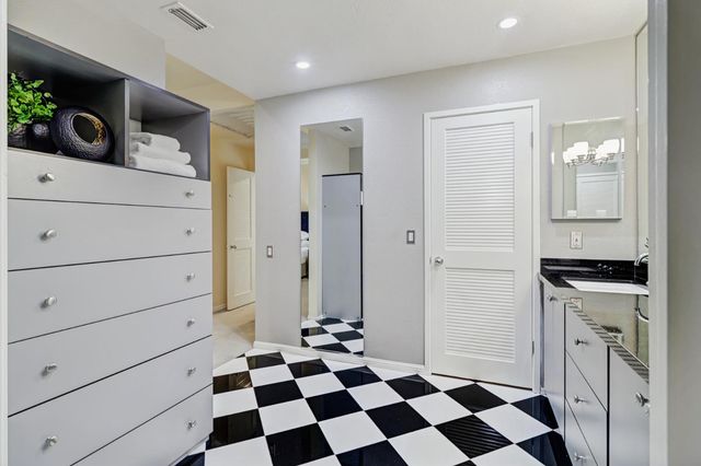 476 Wyndgate Rd, Sacramento, CA 95864