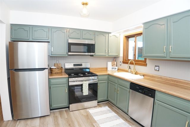 8364 Holly Drive, Canton, MI 48187