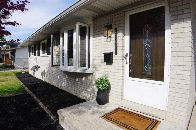 8364 Holly Drive, Canton, MI 48187