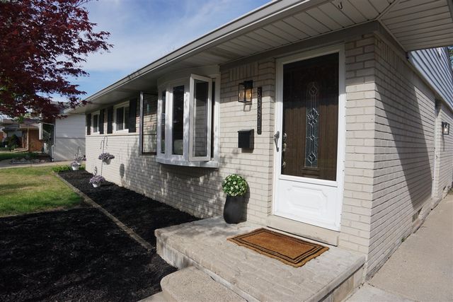 8364 Holly Drive, Canton, MI 48187