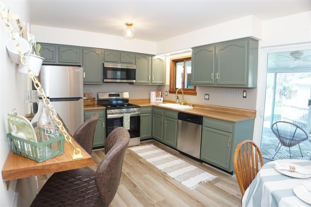 8364 Holly Drive, Canton, MI 48187