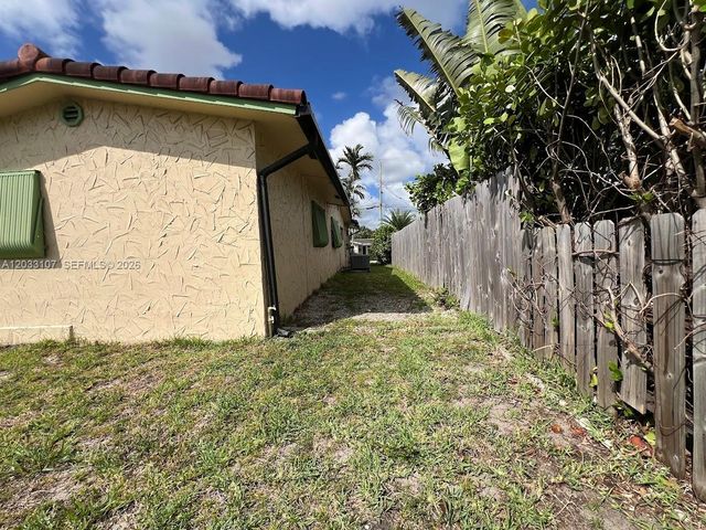 1881 NW 36th St, Oakland Park, FL 33309