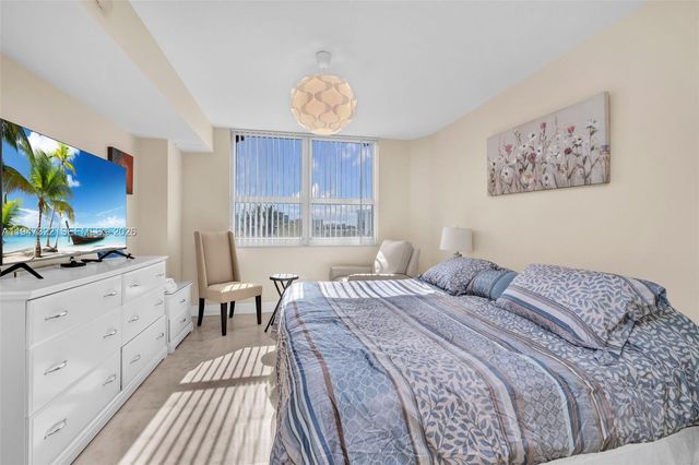 19501 W Country Club Drive 505, Aventura, FL 33180