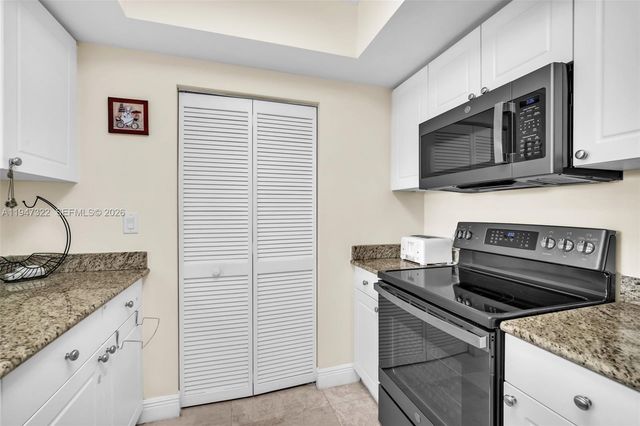 19501 W Country Club Drive 505, Aventura, FL 33180