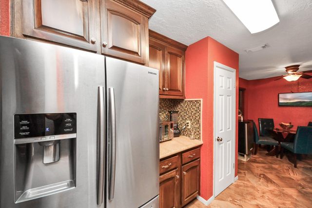 37 Wagon Lane Loop, Angleton, TX 77515