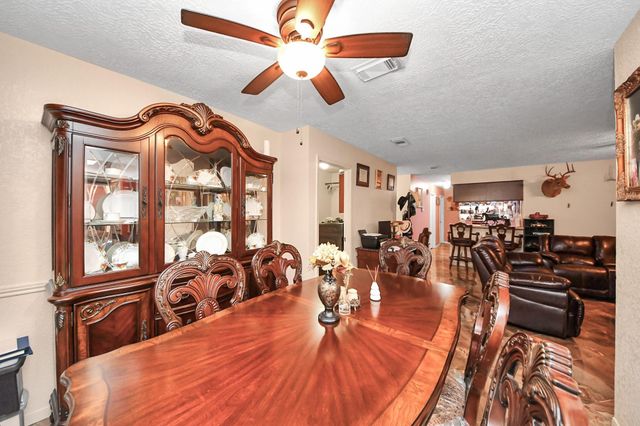 37 Wagon Lane Loop, Angleton, TX 77515