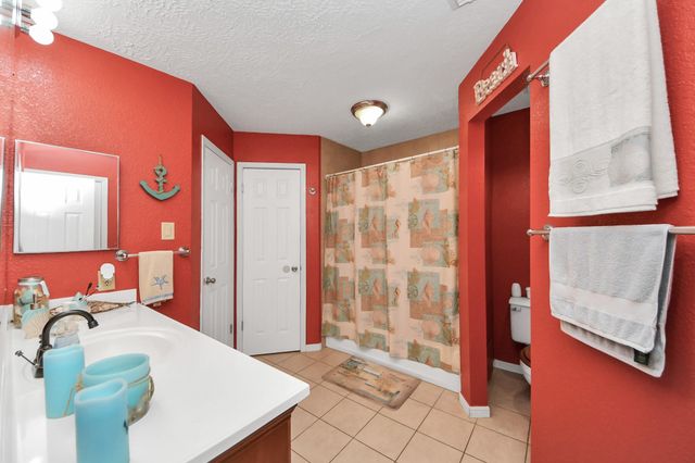 37 Wagon Lane Loop, Angleton, TX 77515