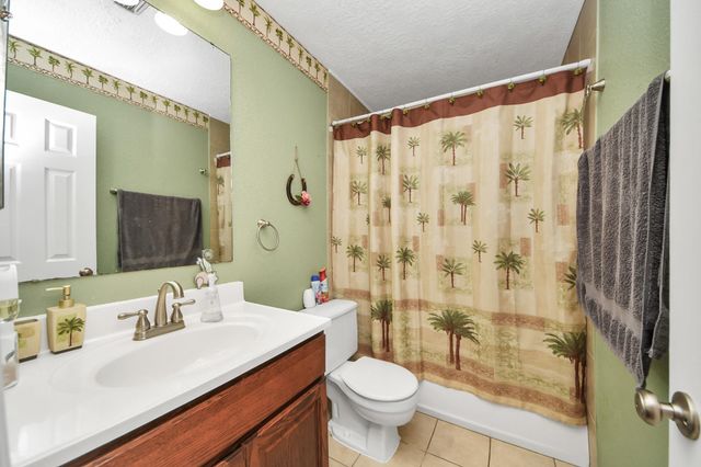 37 Wagon Lane Loop, Angleton, TX 77515