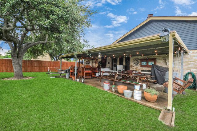 37 Wagon Lane Loop, Angleton, TX 77515