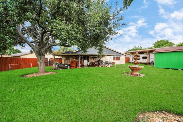 37 Wagon Lane Loop, Angleton, TX 77515