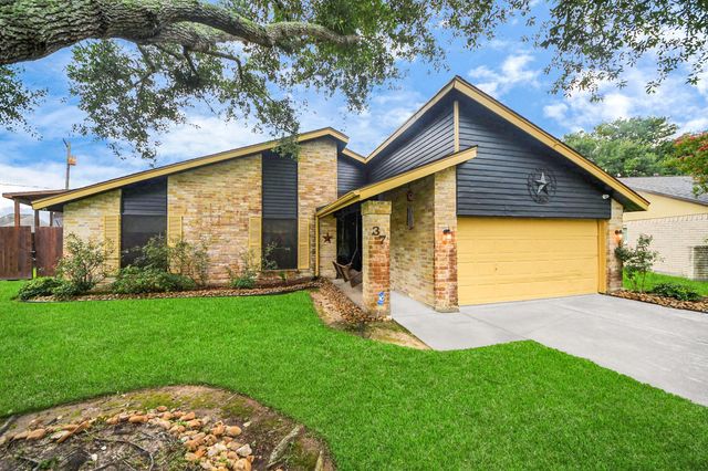 37 Wagon Lane Loop, Angleton, TX 77515