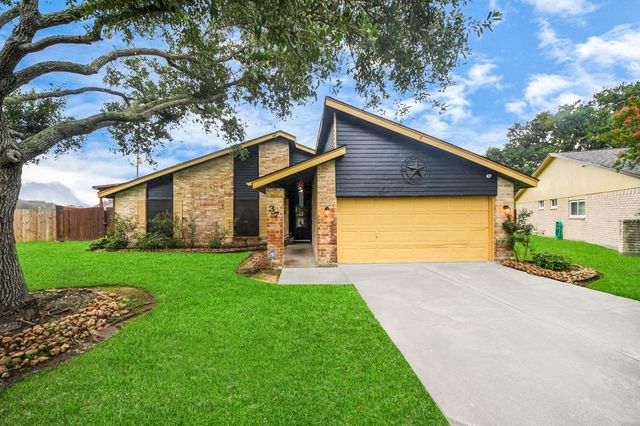 37 Wagon Lane Loop, Angleton, TX 77515