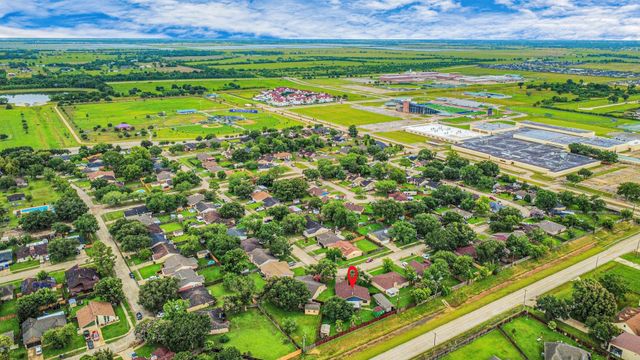 37 Wagon Lane Loop, Angleton, TX 77515