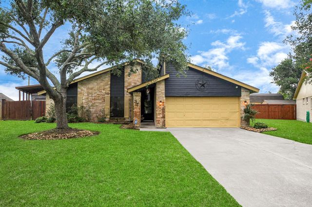 37 Wagon Lane Loop, Angleton, TX 77515