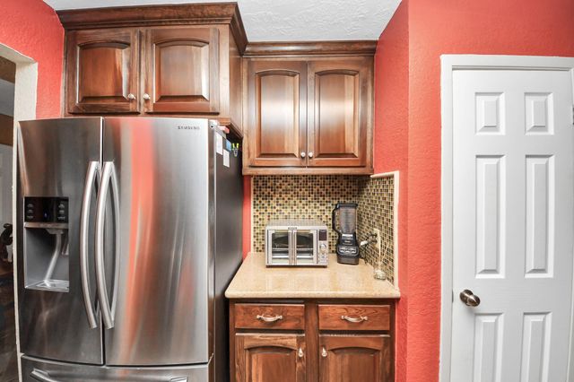 37 Wagon Lane Loop, Angleton, TX 77515