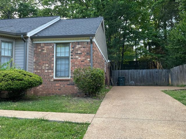 8588 KETTERING DR, Memphis, TN 38016