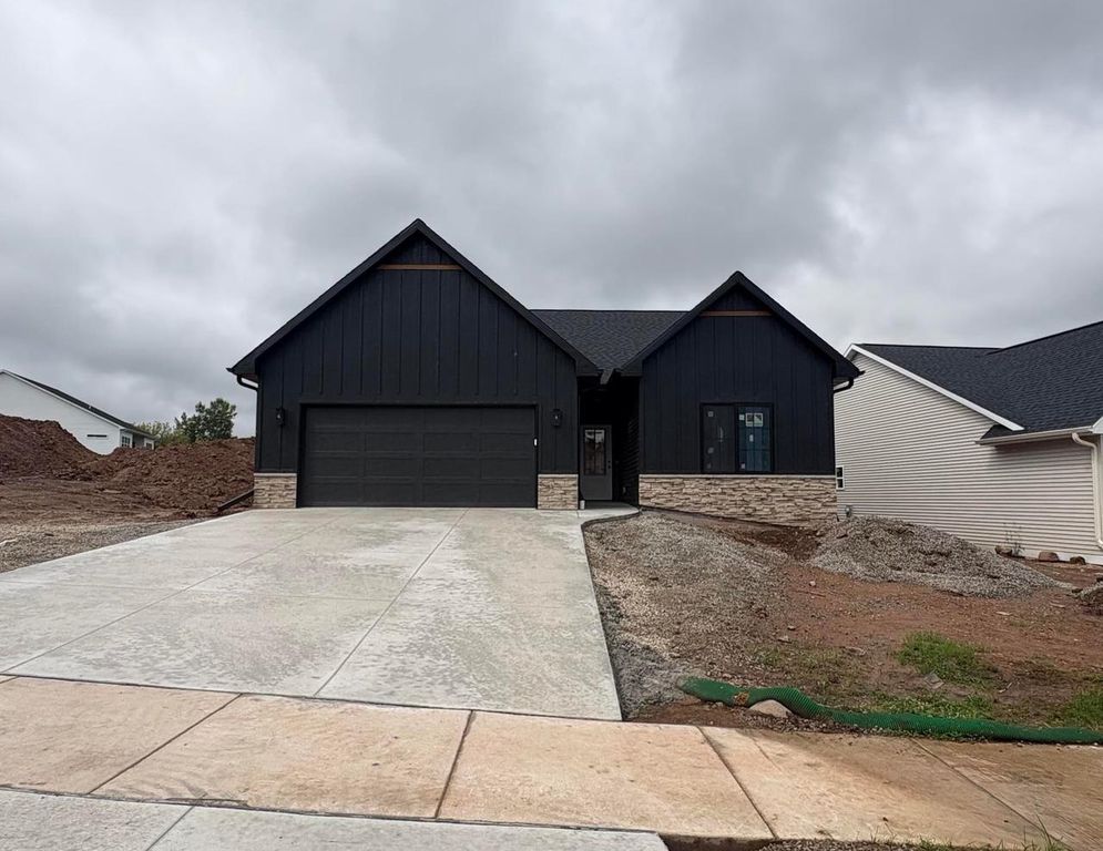 581 SECURITY BOULEVARD, Green Bay, WI 54313