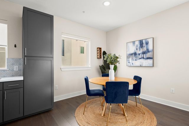 2827 Manor RD 3105, Austin, TX 78722