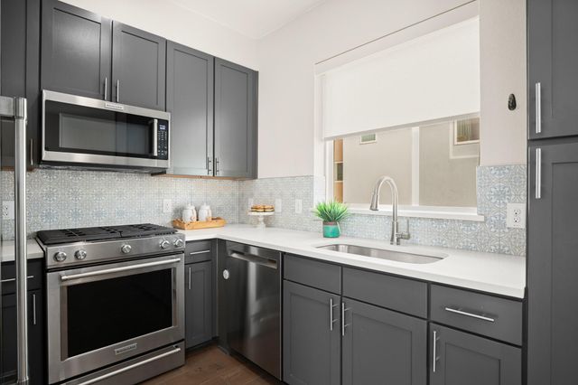 2827 Manor RD 3105, Austin, TX 78722