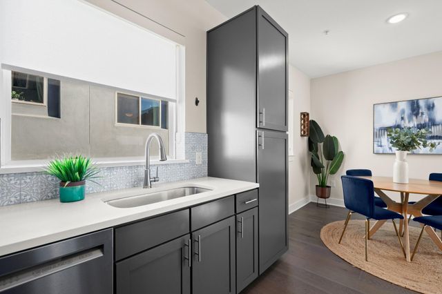 2827 Manor RD 3105, Austin, TX 78722