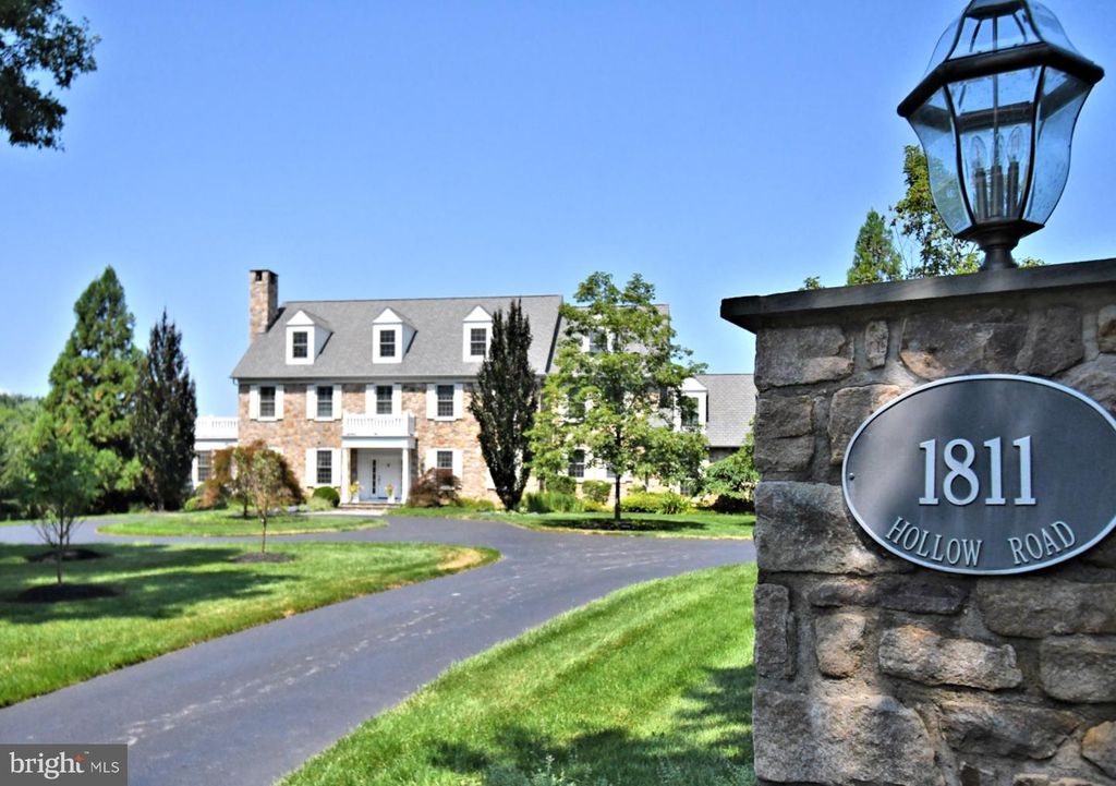 1811 HOLLOW RD, COLLEGEVILLE, PA 19426 — exterior