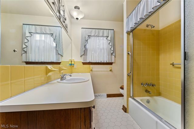 1827 Brockton Drive, Austintown, OH 44511