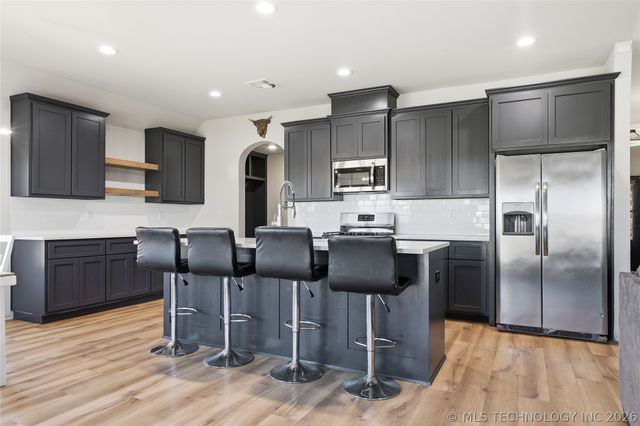 5917 E 126th Place S, Tulsa, OK 74008