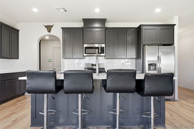 5917 E 126th Place S, Tulsa, OK 74008