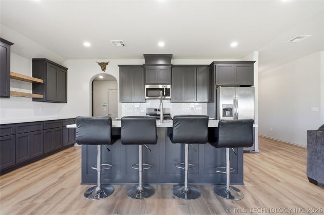 5917 E 126th Place S, Tulsa, OK 74008