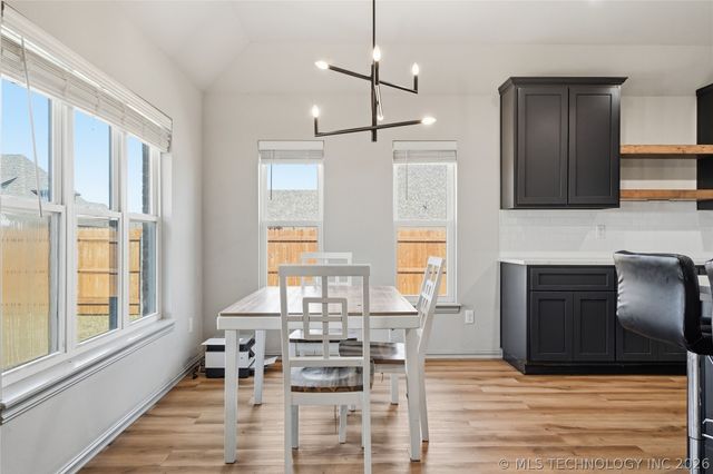 5917 E 126th Place S, Tulsa, OK 74008