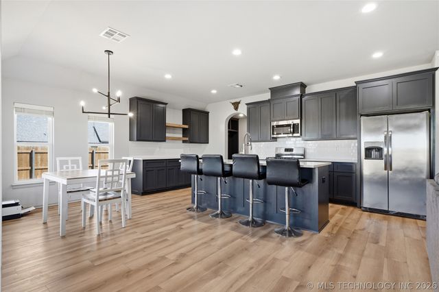 5917 E 126th Place S, Tulsa, OK 74008