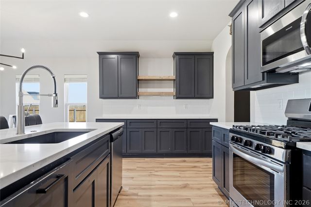 5917 E 126th Place S, Tulsa, OK 74008