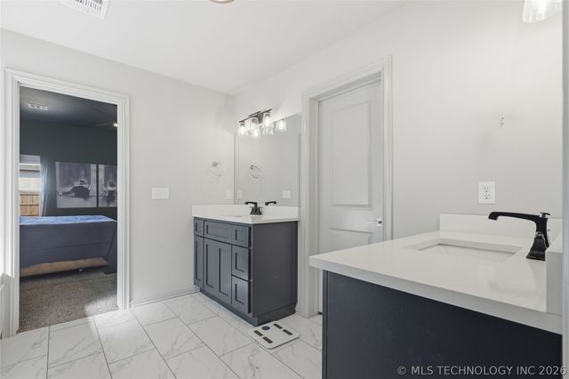 5917 E 126th Place S, Tulsa, OK 74008