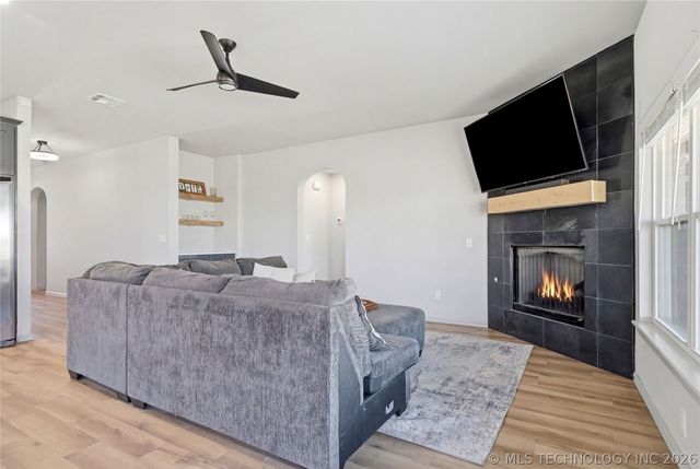 5917 E 126th Place S, Tulsa, OK 74008